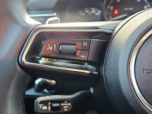 Certified 2025 Porsche Macan image 29