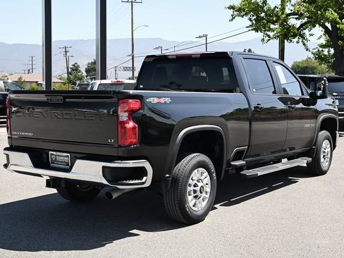 Used 2025 Chevrolet Silverado 2500 LT w/ Convenience Package AWD/4WD image 4