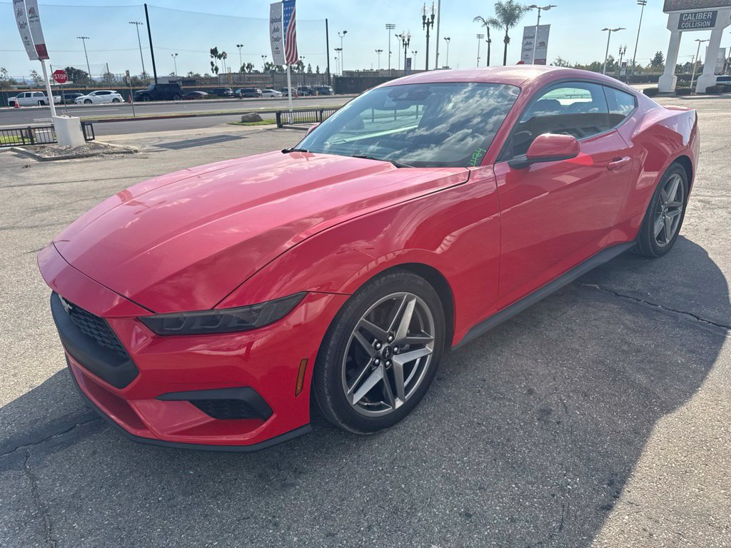 Used 2025 Ford Mustang Coupe RWD image 4