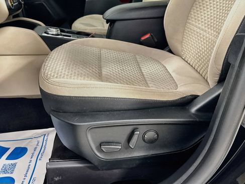 Used 2020 Ford Escape SE FWD image 21