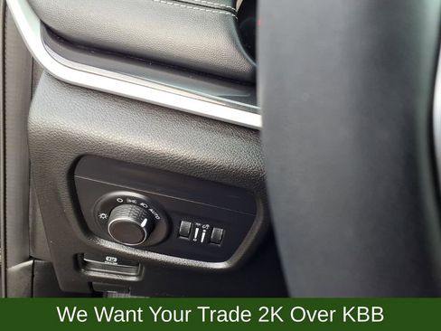 Used 2023 Jeep Grand Cherokee Altitude image 18