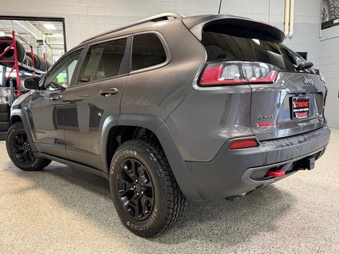 Used 2019 Jeep Cherokee Trailhawk AWD/4WD image 4