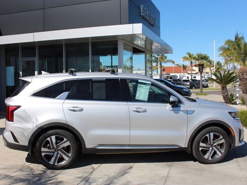 Certified 2023 Kia Sorento EX image 10