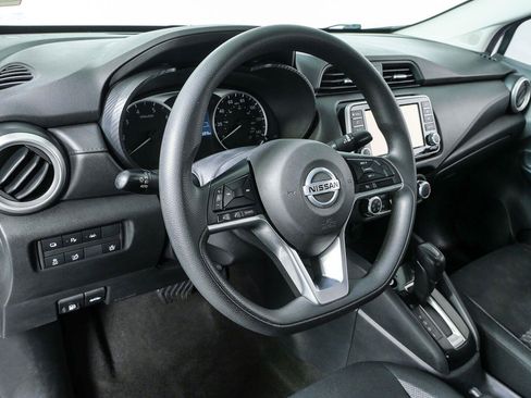 Used 2020 Nissan Versa S FWD image 4