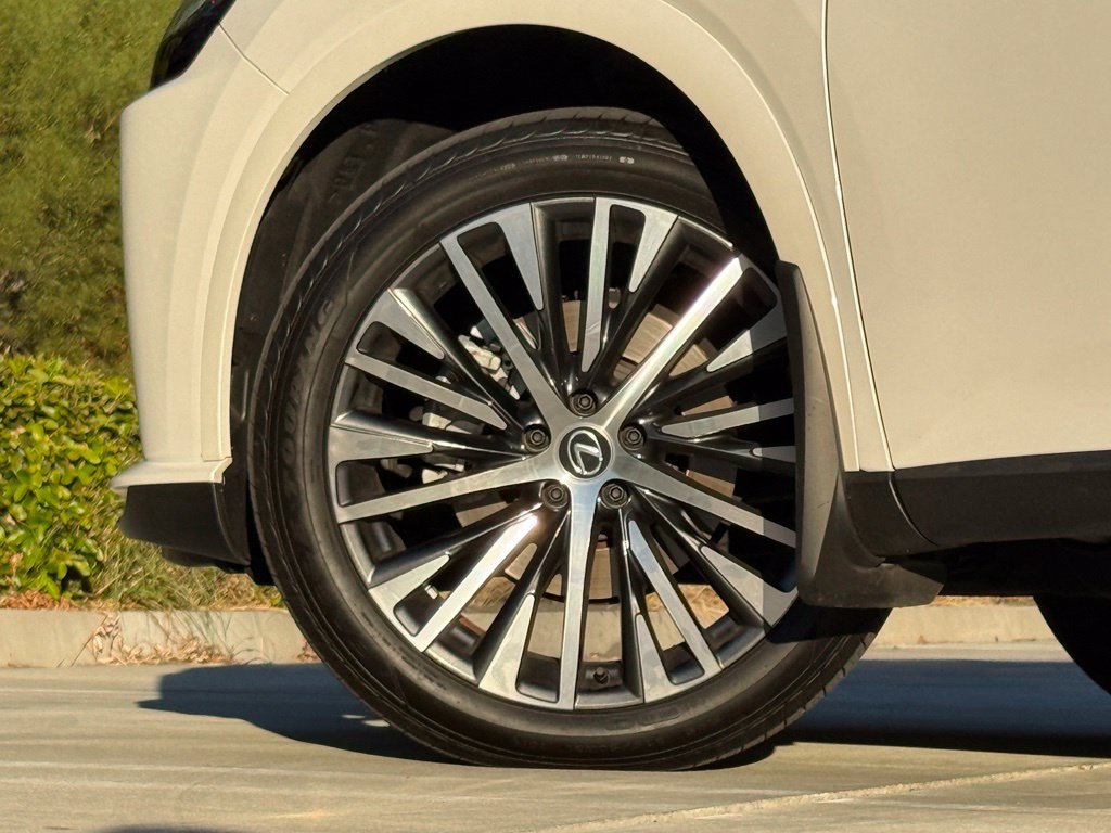 Used 2023 Lexus RX 350 Premium Plus w/ Cold Area Package FWD image 8