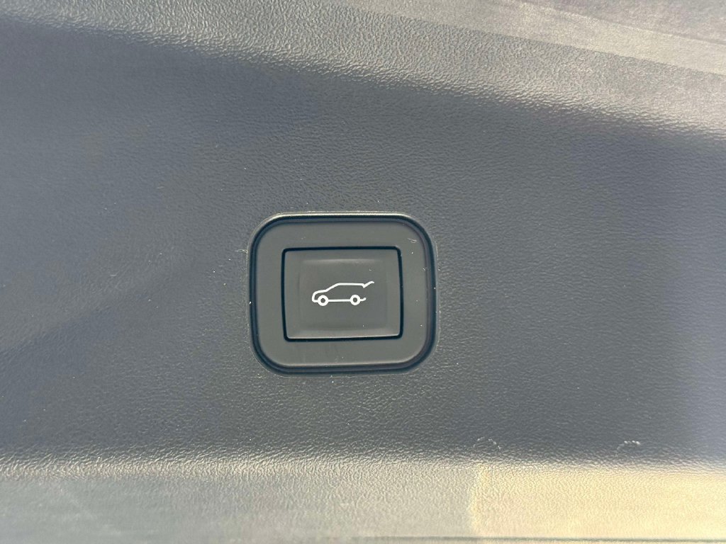 Used 2026 Cadillac Vistiq Sport w/ LPO, Floor Liner Package AWD/4WD image 18