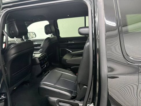 Used 2024 Jeep Wagoneer L Series II w/ Flexible Seating Group RWD image 22