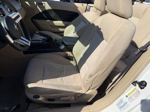 Used 2005 Ford Mustang Convertible image 4