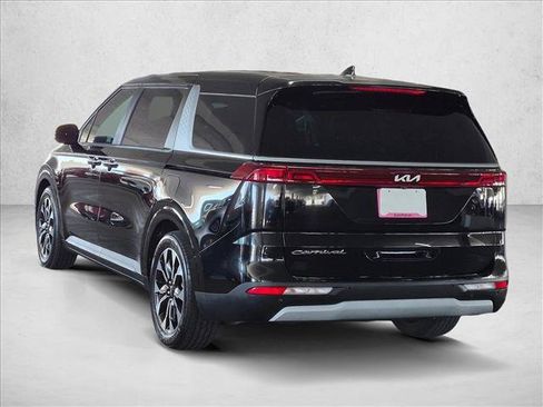 Used 2022 Kia Carnival EX FWD image 8