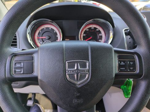 Used 2013 Dodge Grand Caravan SXT FWD image 16