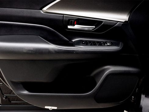 Used 2024 Toyota Grand Highlander XLE image 10