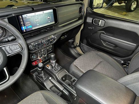 Used 2026 Jeep Gladiator Mojave AWD/4WD image 39