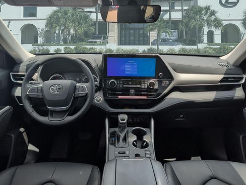 Used 2026 Toyota Highlander XLE AWD/4WD image 27