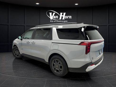 Used 2025 Kia Carnival EX FWD image 5