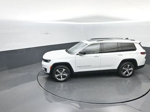 Used 2023 Jeep Grand Cherokee L Limited w/ Luxury Tech Group II AWD/4WD image 27