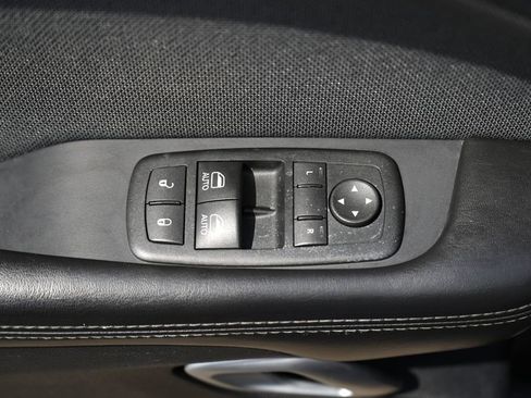 Used 2015 Dodge Challenger SXT image 20