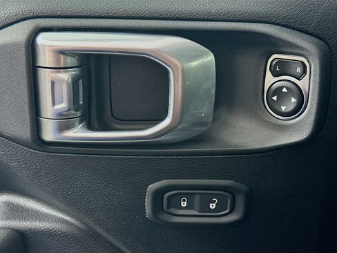 Used 2023 Jeep Wrangler Unlimited w/ Cold Weather Group AWD/4WD image 15