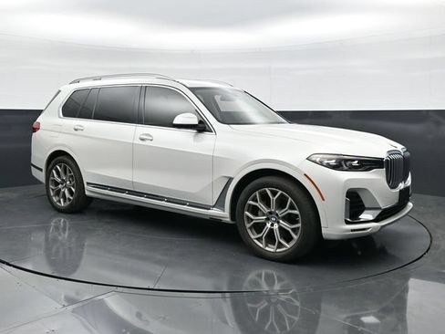 Used 2020 BMW X7 xDrive40i w/ Luxury Seating Package AWD/4WD image 3