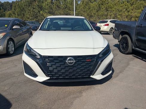 Used 2024 Nissan Altima 2.0 SR FWD image 4