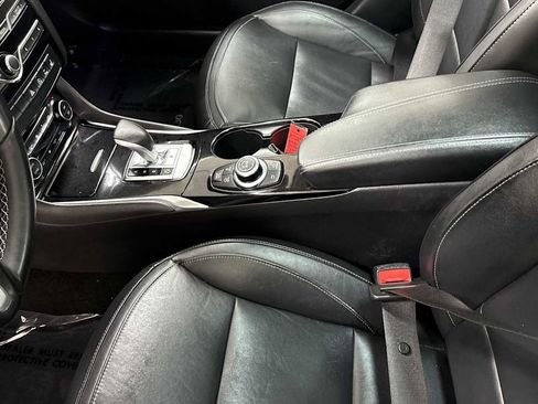 Used 2018 INFINITI QX30 AWD image 23