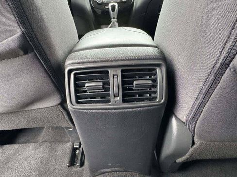 Used 2019 Nissan Rogue SV FWD image 46