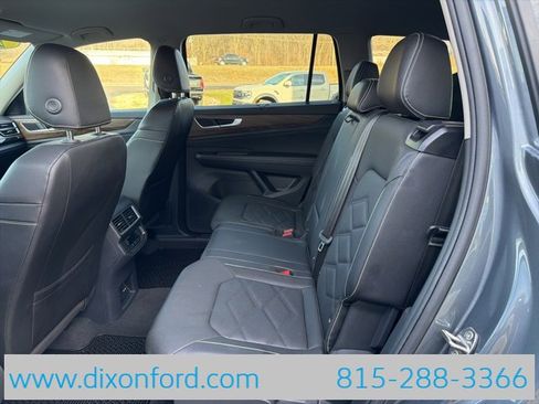 Used 2025 Volkswagen Atlas SE image 21