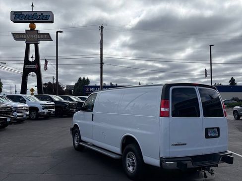 Used 2019 Chevrolet Express 2500 w/ Driver Convenience Package RWD image 7