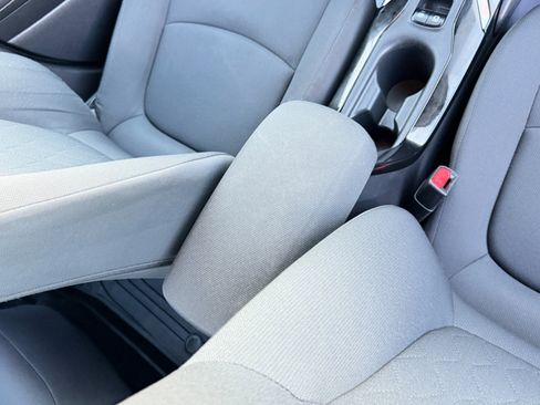 Used 2021 Toyota Corolla LE image 40