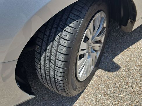 Used 2012 Toyota Camry LE image 27