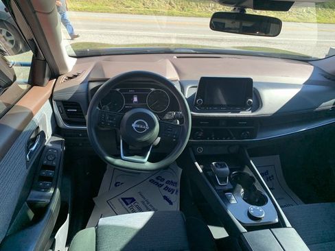 Used 2023 Nissan Rogue SV image 11