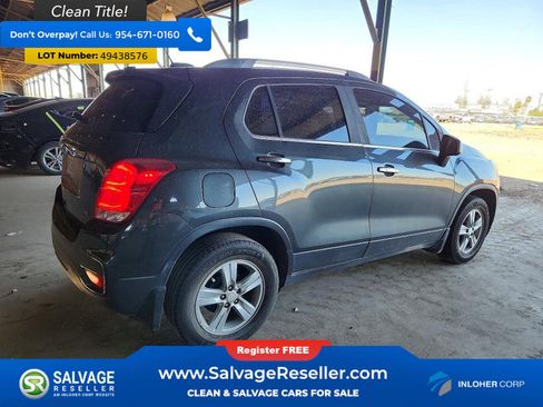 Used 2020 Chevrolet Trax LT w/ LT Convenience Package FWD image 4