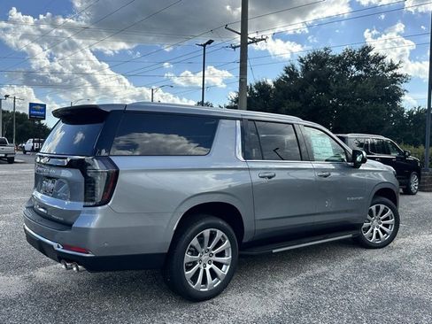 New 2025 Chevrolet Suburban Premier image 17