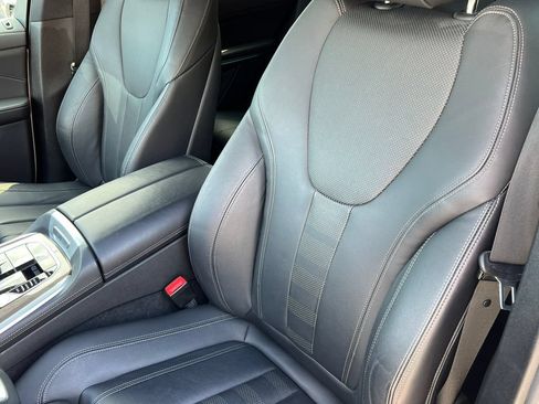 Used 2022 BMW X5 xDrive40i w/ Premium Package AWD/4WD image 12