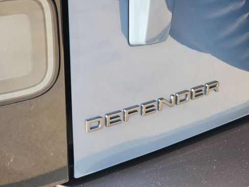 Certified 2026 Land Rover Defender 110 X-Dynamic SE AWD/4WD image 34