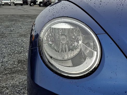 Used 2013 Volkswagen Beetle 2.0T FWD image 11
