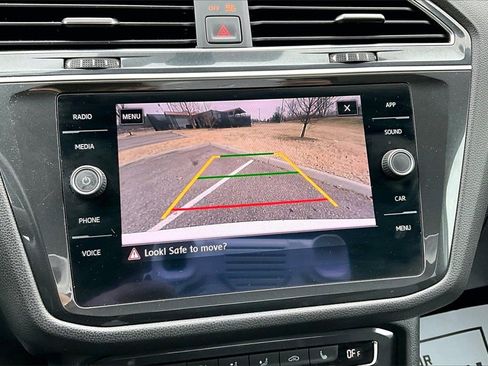 Used 2019 Volkswagen Tiguan SE image 13