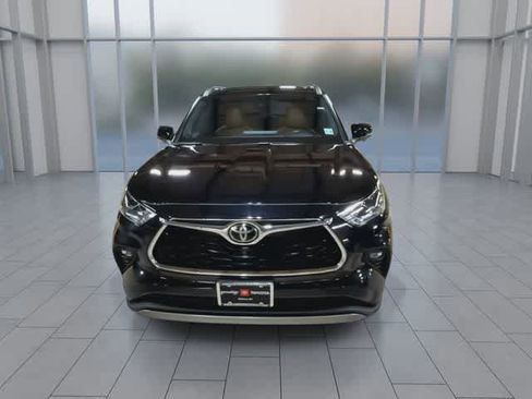 Used 2023 Toyota Highlander Platinum AWD/4WD image 3