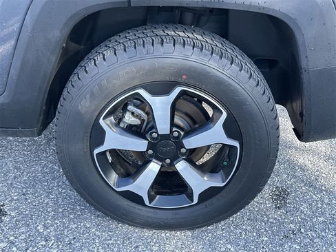 Used 2022 Jeep Renegade Trailhawk w/ Sun/Sound Group image 12