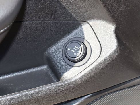 Used 2022 GMC Terrain SLE w/ Driver Convenience Package FWD image 21