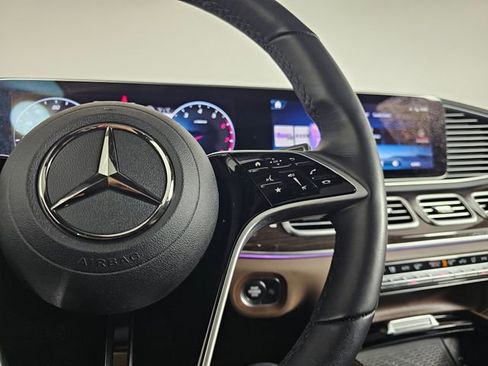 Used 2025 Mercedes-Benz GLS 450 4MATIC image 37