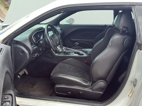 Used 2018 Dodge Challenger R/T Scat Pack w/ Dynamics Package RWD image 22
