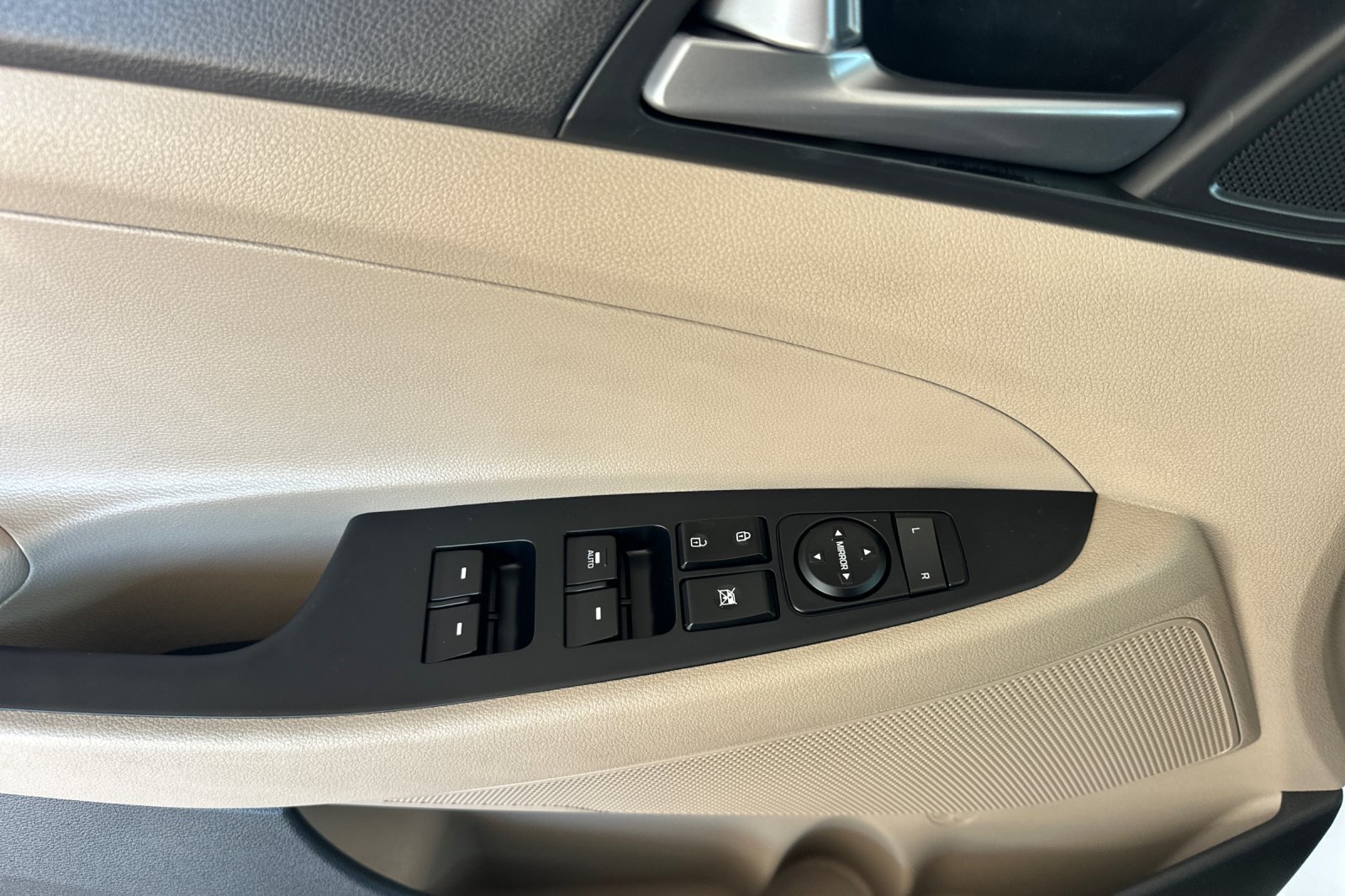Used 2016 Hyundai Tucson Limited w/ Option Group 03 FWD image 8