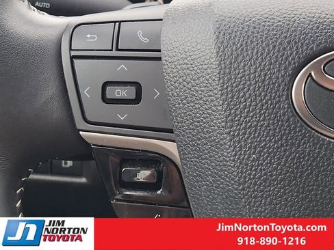 Used 2025 Toyota Camry SE FWD image 27