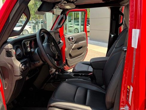 Used 2025 Jeep Wrangler Unlimited Rubicon AWD/4WD image 20