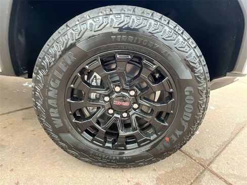 New 2026 GMC Canyon Elevation w/ Convenience Package image 9