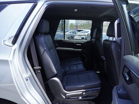 Used 2025 Chevrolet Tahoe LS AWD/4WD image 27