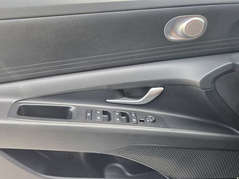 Used 2025 Hyundai Elantra SE FWD image 27