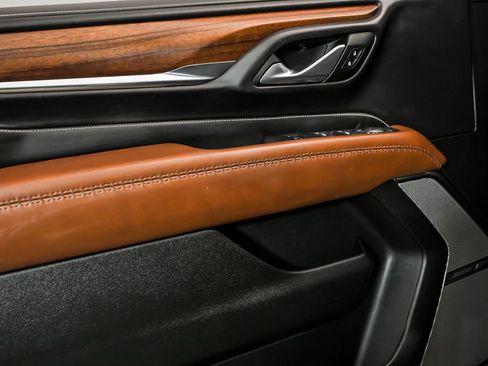 Used 2023 GMC Yukon Denali Ultimate image 8