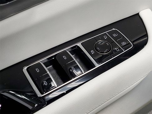 New 2026 Cadillac Vistiq Sport w/ LPO, Floor Liner Package image 21