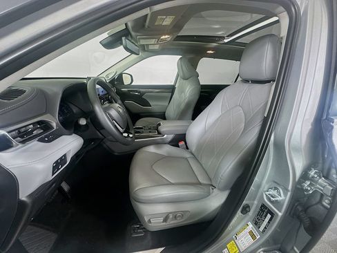 Certified 2025 Toyota Highlander Platinum AWD/4WD image 21